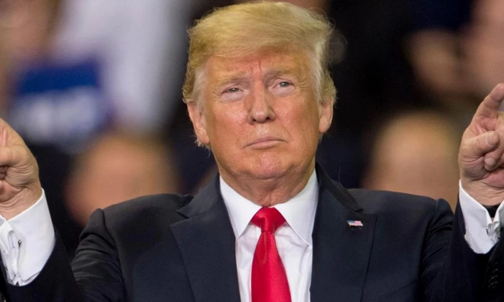 Υπέρ της χρήσης για προστατευτική μάσκα τώρα ο Τραμπ!